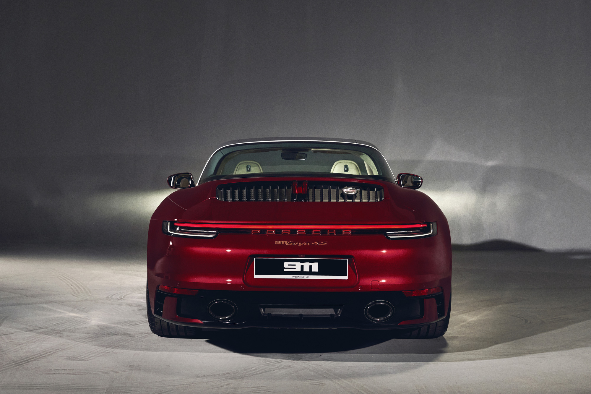 Porsche 911 Targa 4S Heritage Design chào hàng đại gia Việt: Giá tiêu chuẩn gần 12 tỷ đồng, ngang ngửa Mercedes-AMG GT R - Ảnh 5.