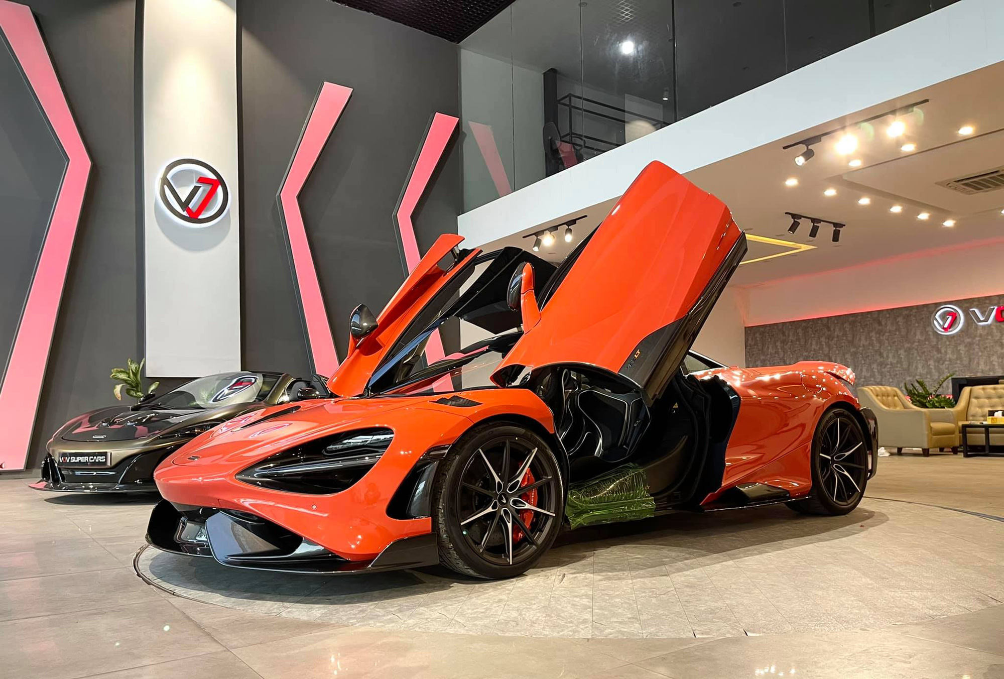 McLaren 765LT thứ ba Việt Nam về showroom từng bán xe cho Nguyễn Quốc Cường, mức giá gây tò mò - Ảnh 2.