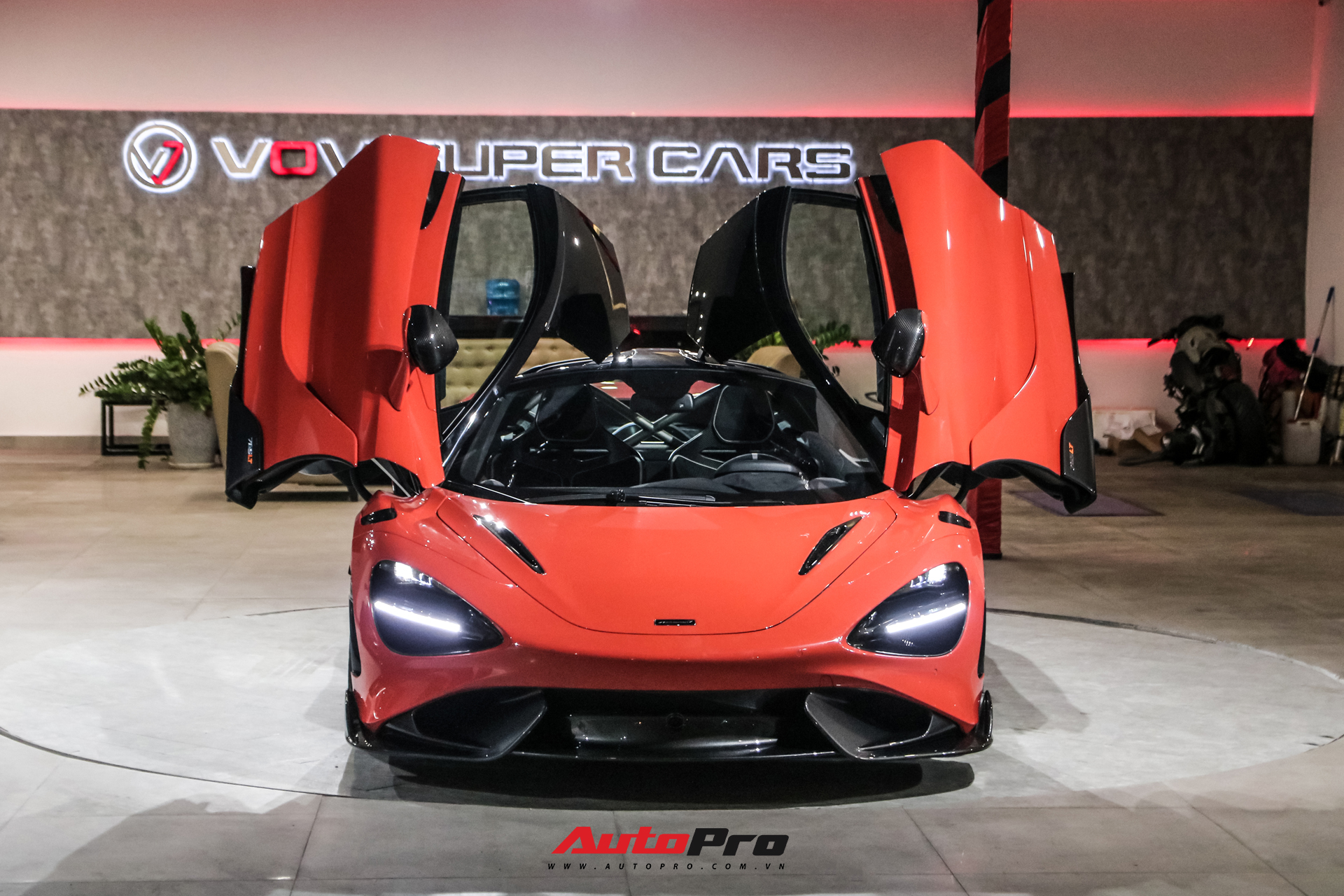 Soi chi tiết McLaren 765LT vừa cập bến Việt Nam: Bộ mâm và nội thất gây chú ý - Ảnh 2.