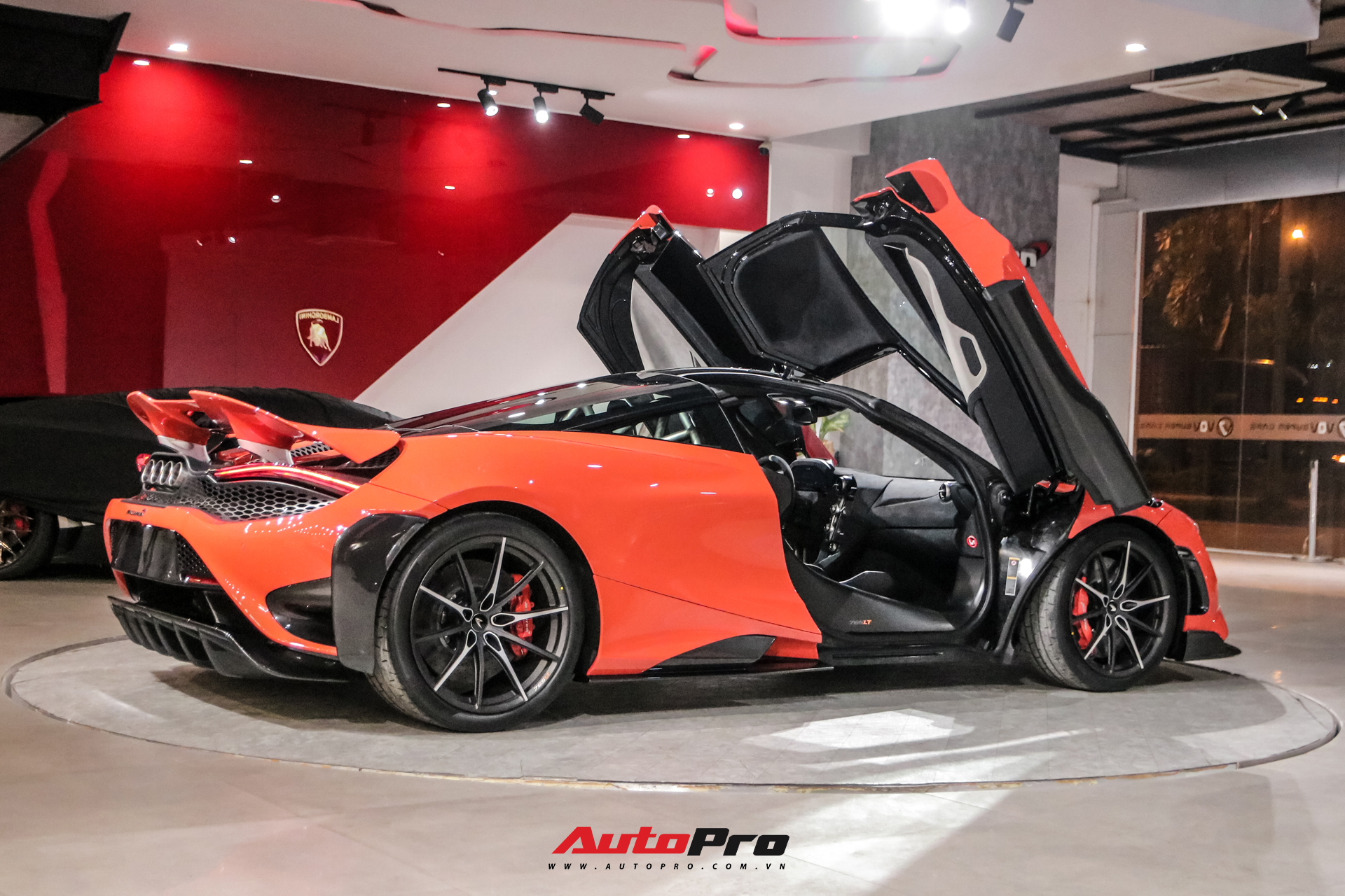 Soi chi tiết McLaren 765LT vừa cập bến Việt Nam: Bộ mâm và nội thất gây chú ý - Ảnh 4.