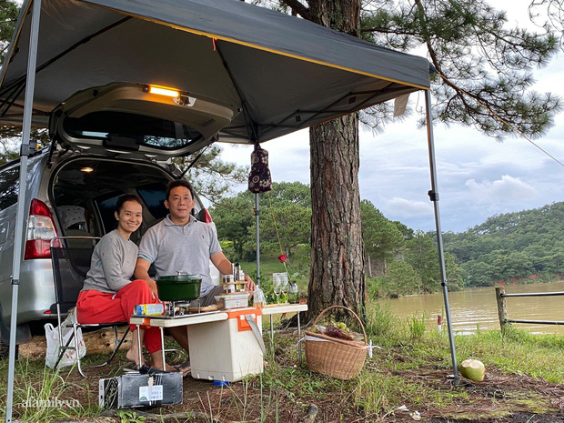 Cặp vợ chồng biến ô tô thành lều trại đi camping khắp nơi, tiện đâu ngủ đó mà sang trọng không thua khách sạn - Ảnh 2.