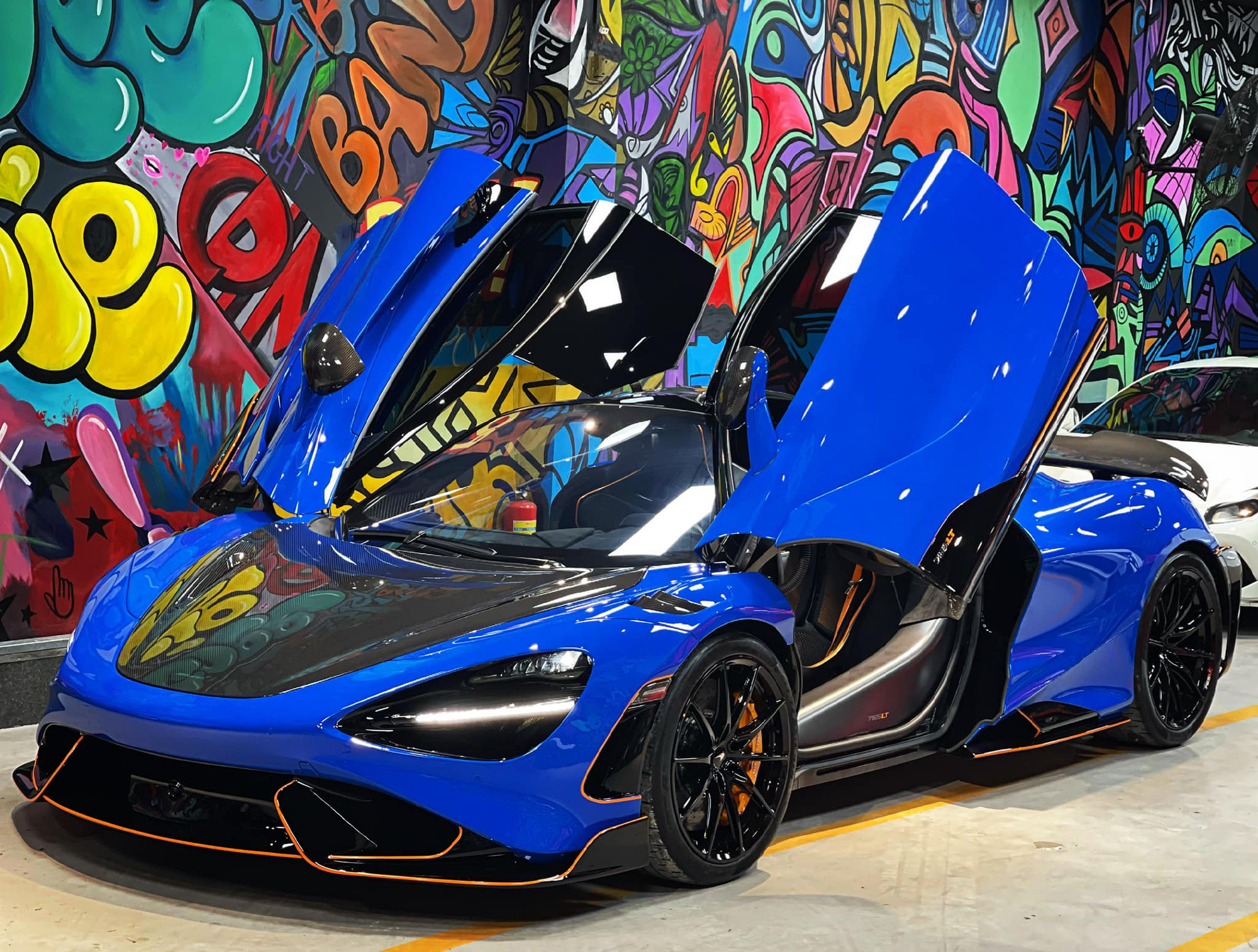 Mua xe chưa lâu, đại gia lan đột biến thanh lý McLaren 765LT thứ hai về Việt Nam ra thị trường xe cũ - Ảnh 1.