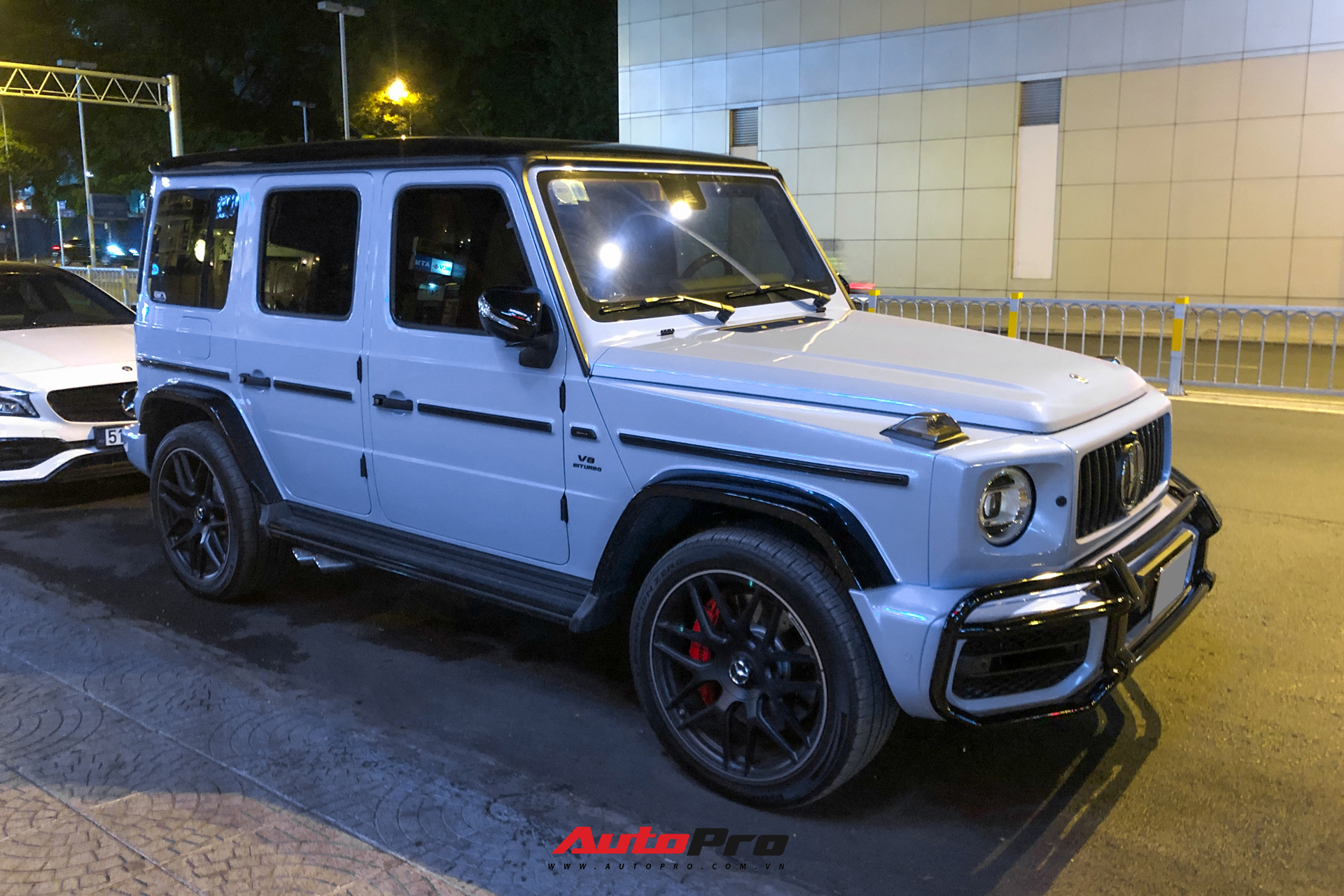 Thiếu gia 97 Phan Hoàng cầm lái Mercedes-AMG G 63 quốc dân ra phố: Không sợ trộn lẫn với 2 điểm khác biệt - Ảnh 1.
