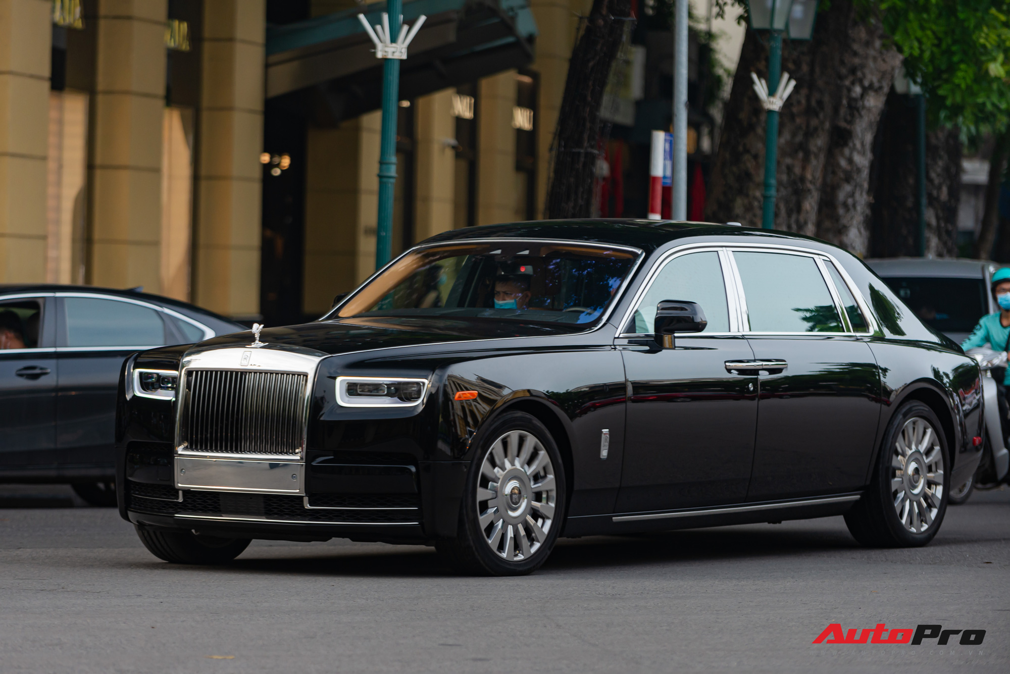 Rolls-Royce Phantom VIII đồn đoán của đại gia Ninh Bình xuất hiện trong tình trạng mới kính coong sau một thời gian âm thầm về nước - Ảnh 1.