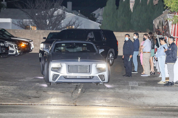 Justin Bieber cuối cùng đã lột xác: Cưỡi Rolls-Royce 7,6 tỷ đi lượn phố cùng bà xã, nhan sắc hoàng tử nhạc Pop trở lại rồi! - Ảnh 6.
