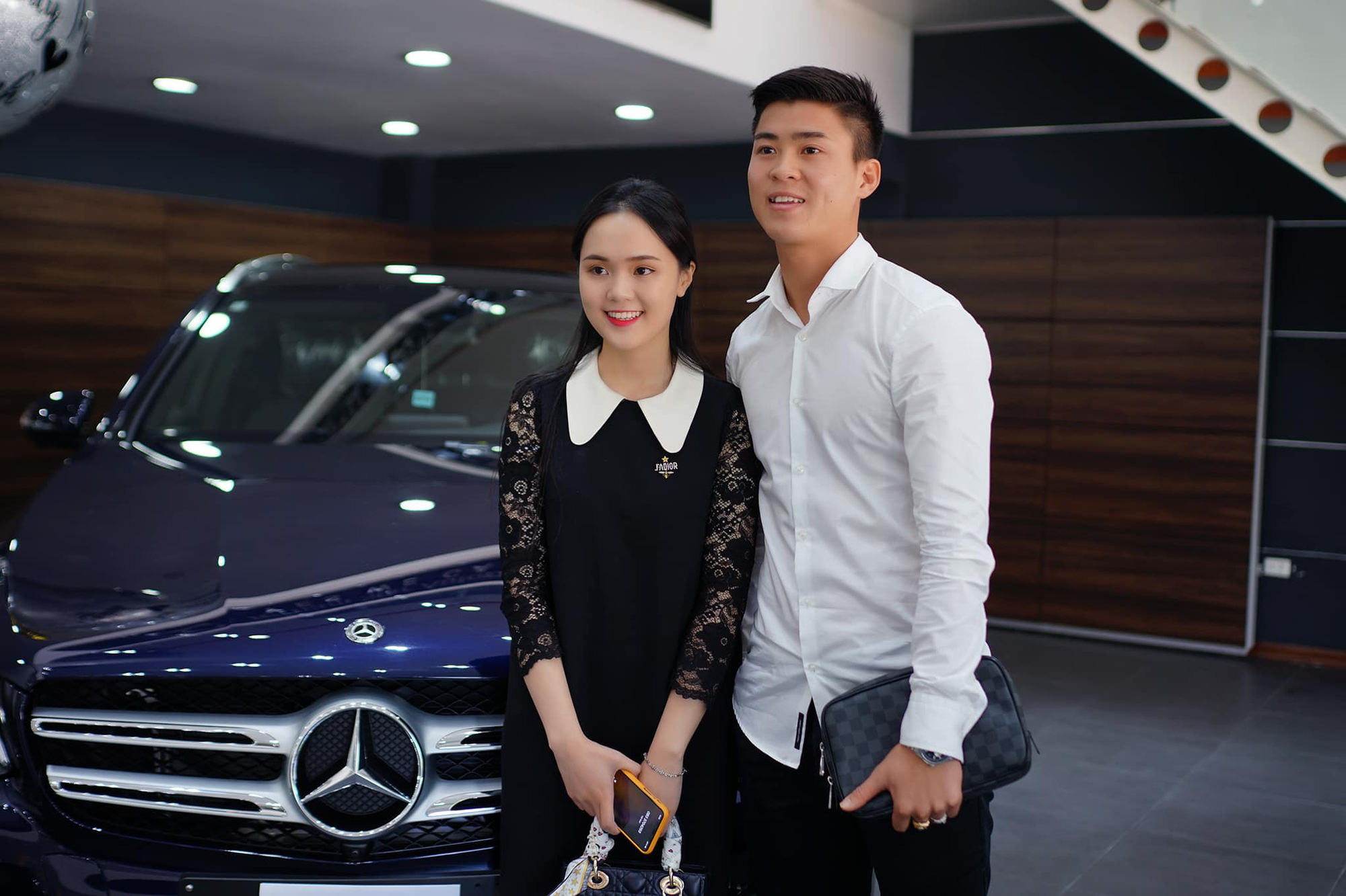Soi xe của tuyển thủ đội tuyển Việt Nam: Ai cũng mua Mercedes-Benz nhưng đội trưởng Quế Ngọc Hải lại giản dị bất ngờ - Ảnh 2.