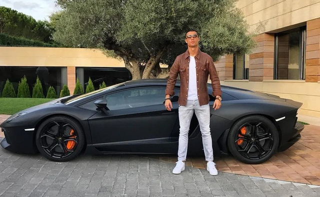 Bộ sưu tập siêu xe của Cristiano Ronaldo vừa lập kỷ lục Euro: Bugatti, Lamborghini, Rolls-Royce đều có sẵn, đều là loạt hàng giới hạn - Hình 4.