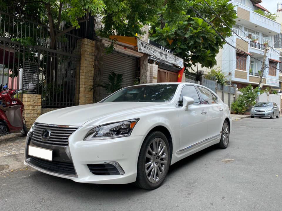 Giữ giá như Lexus LS 460L: 8 năm tuổi vẫn rao bán 3,5 tỷ đồng, ODO chỉ 2.600km/năm - Ảnh 5.