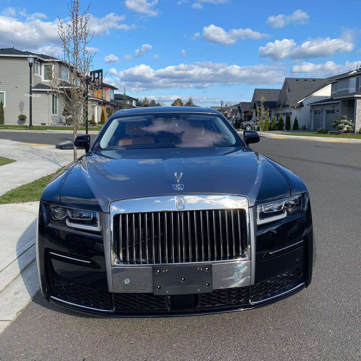 Khui công Rolls-Royce Ghost EWB 2021 đầu tiên Việt Nam: Giá bán gây tò mò, thiết kế gần giống Phantom VIII - Ảnh 2.