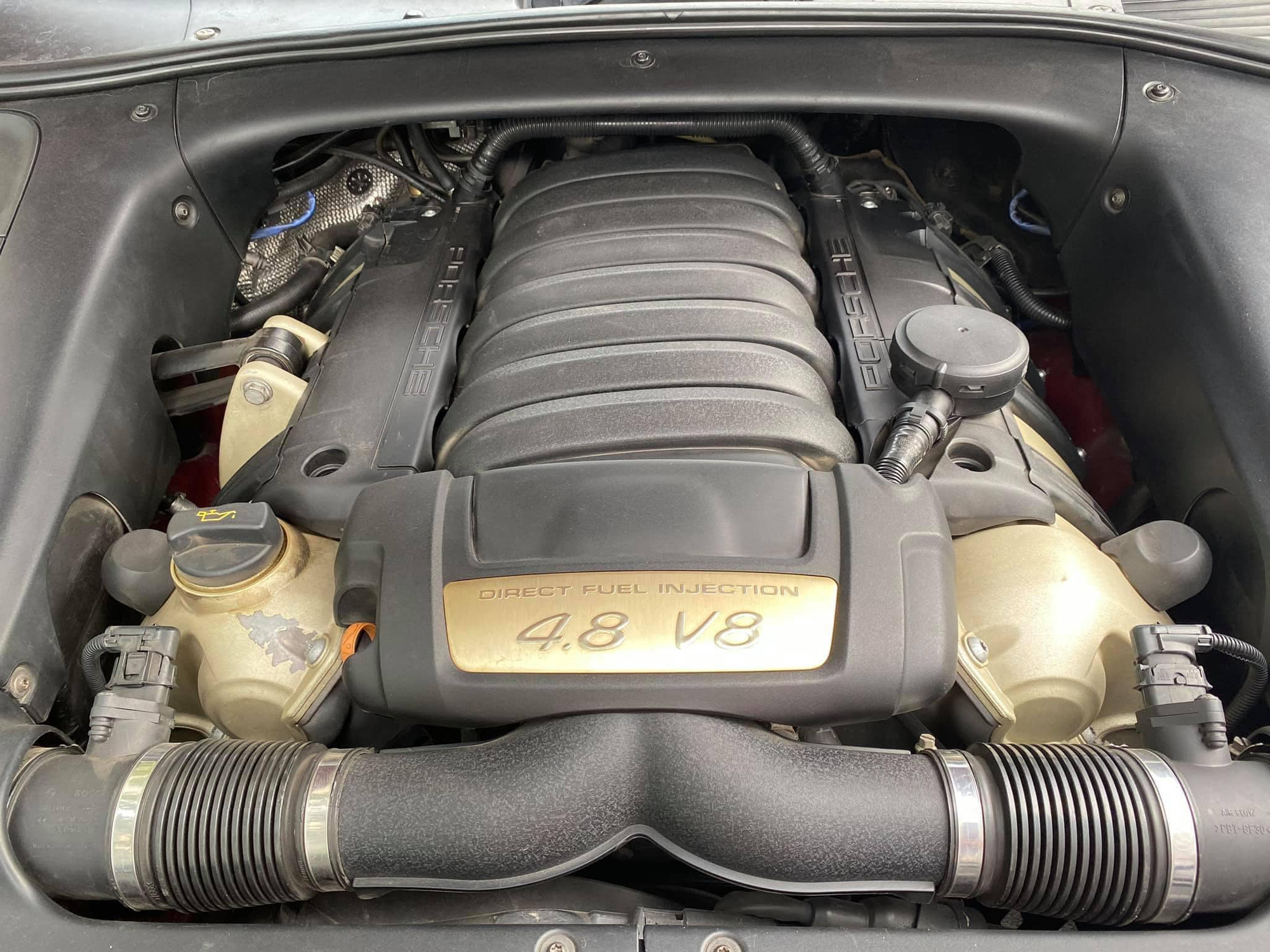 Không đủ kinh tế nuôi xe, đại gia bán Porsche Cayenne GTS giá 1,1 tỷ dù đã tốn 700 triệu để dọn lại như mới - Ảnh 4.