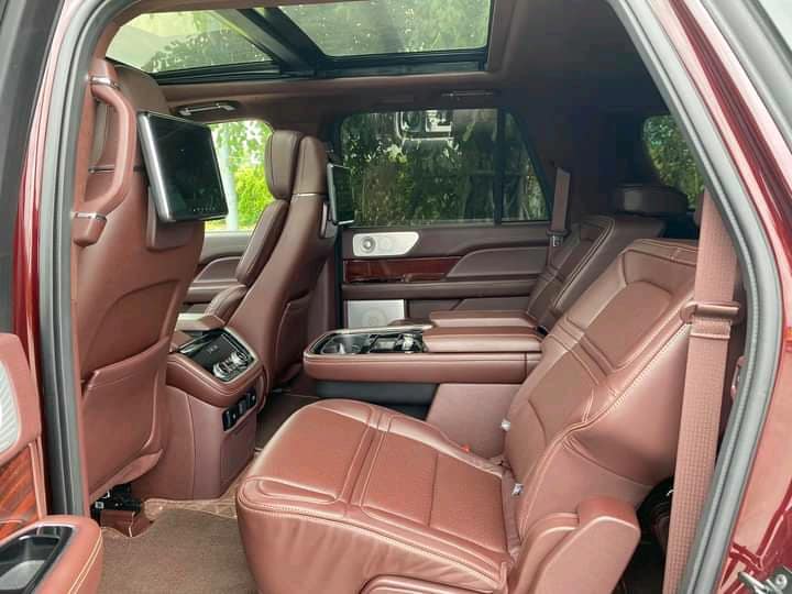 Chạy lướt 29.000km, ‘khủng long’ Lincoln Navigator Black Label rao giá 7,5 tỷ đồng, rẻ hơn Lexus LX 570 800 triệu - Ảnh 5.