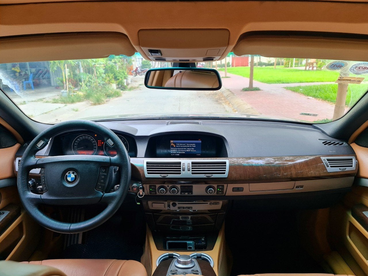 Gặp khó mùa dịch, đại gia chấp nhận giảm giá tới 4 lần để bán được BMW 7-Series 13 năm tuổi - Ảnh 3.