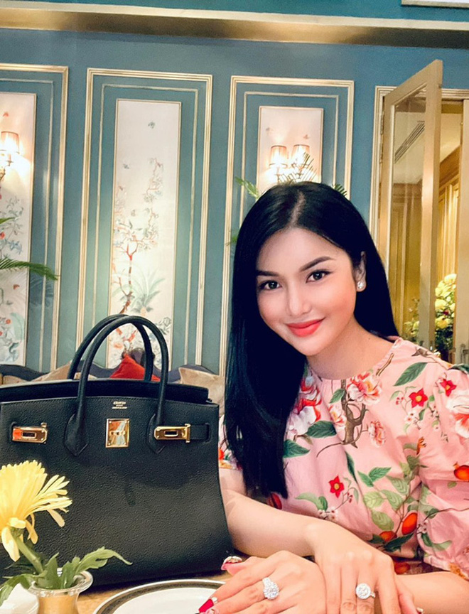 LiLy Chen cuối cùng đã thừa nhận là nữ chính trong drama chung bồ tỷ phú, quyết đổi 1 chi tiết trên xế 9 tỷ cho khác Ngọc Trinh? - Ảnh 4.