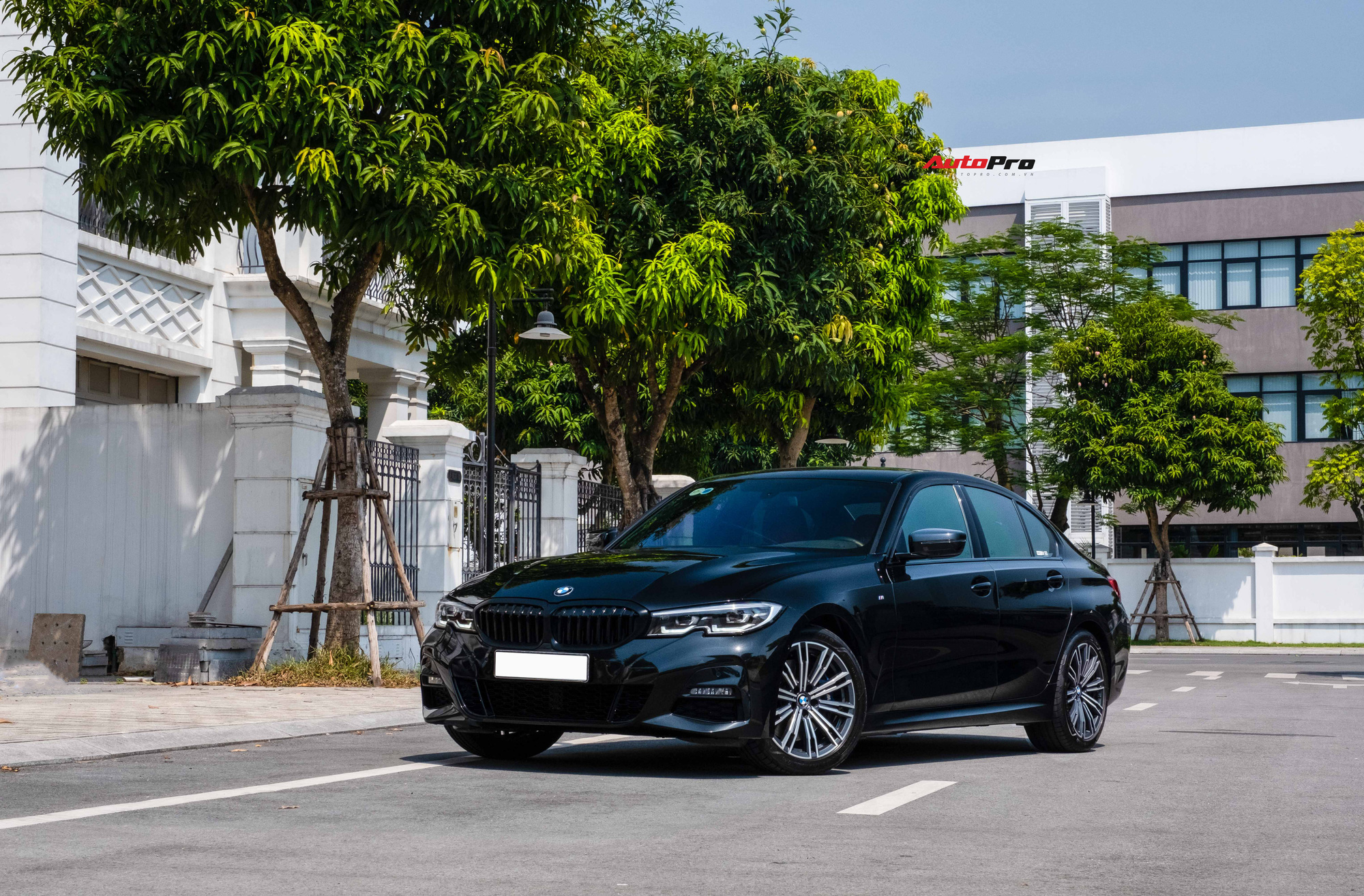 Chạy chưa tới 20.000km, dân chơi hạ giá BMW 330i M Sport rẻ hơn xe mua mới 260 triệu đồng - Ảnh 8.