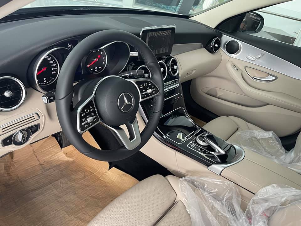 Mercedes-Benz C 180 AMG thanh lý: Ngang giá Honda Accord lăn bánh, ODO chỉ 200km - Ảnh 3.