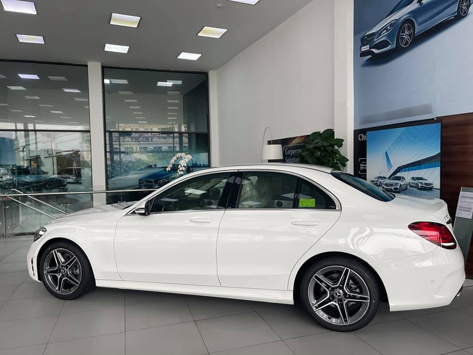 Mercedes-Benz C 180 AMG thanh lý: Ngang giá Honda Accord lăn bánh, ODO chỉ 200km - Ảnh 2.