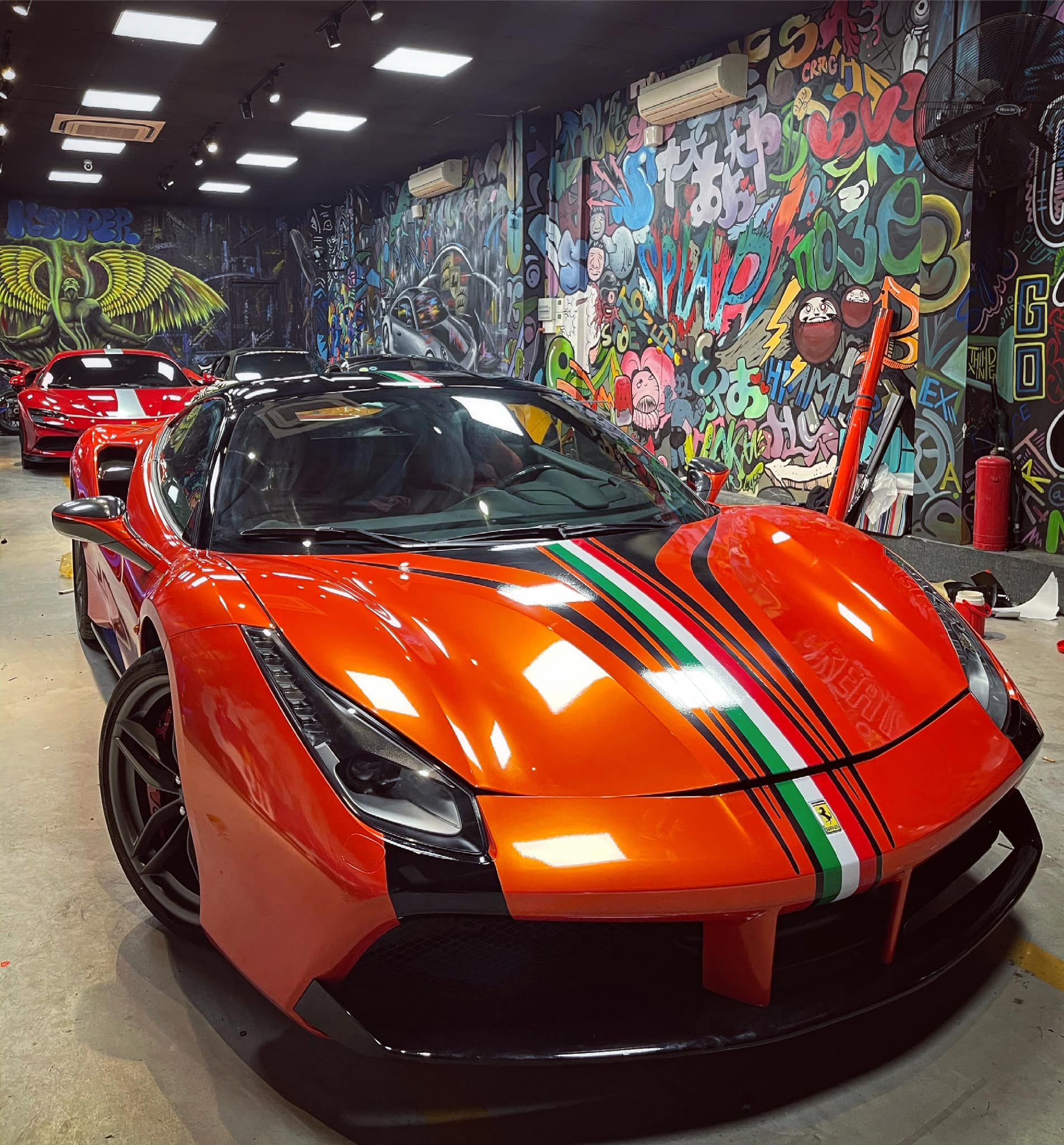 Ferrari 488 GTB hàng độc tại Việt Nam về tay vợ chồng Hoa hậu Áo dài, ngoại thất được thay đổi cực bắt mắt - Ảnh 1.