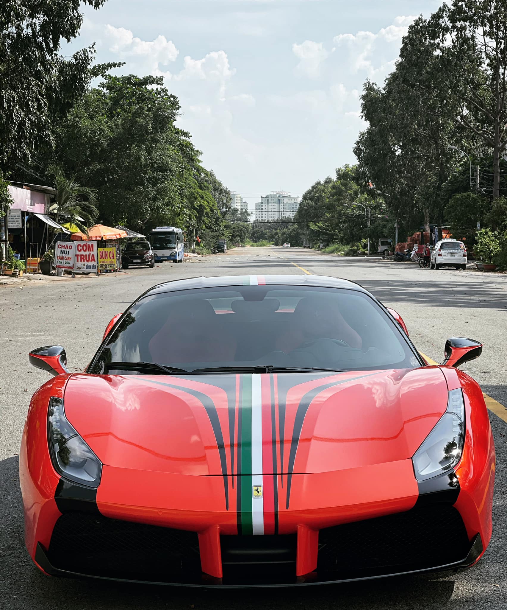 Ferrari 488 GTB hàng độc tại Việt Nam về tay vợ chồng Hoa hậu Áo dài, ngoại thất được thay đổi cực bắt mắt - Ảnh 3.