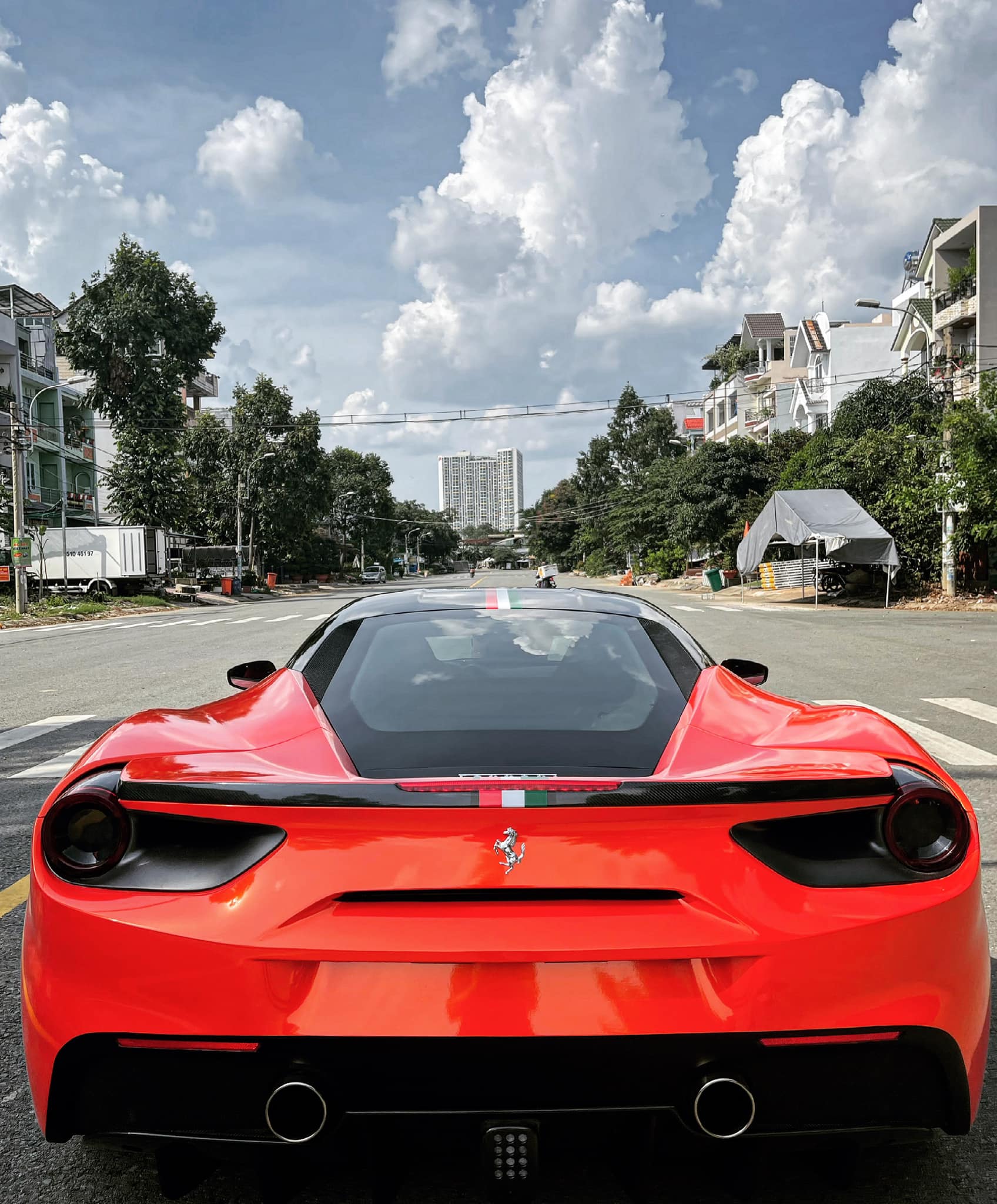 Ferrari 488 GTB hàng độc tại Việt Nam về tay vợ chồng Hoa hậu Áo dài, ngoại thất được thay đổi cực bắt mắt - Ảnh 2.