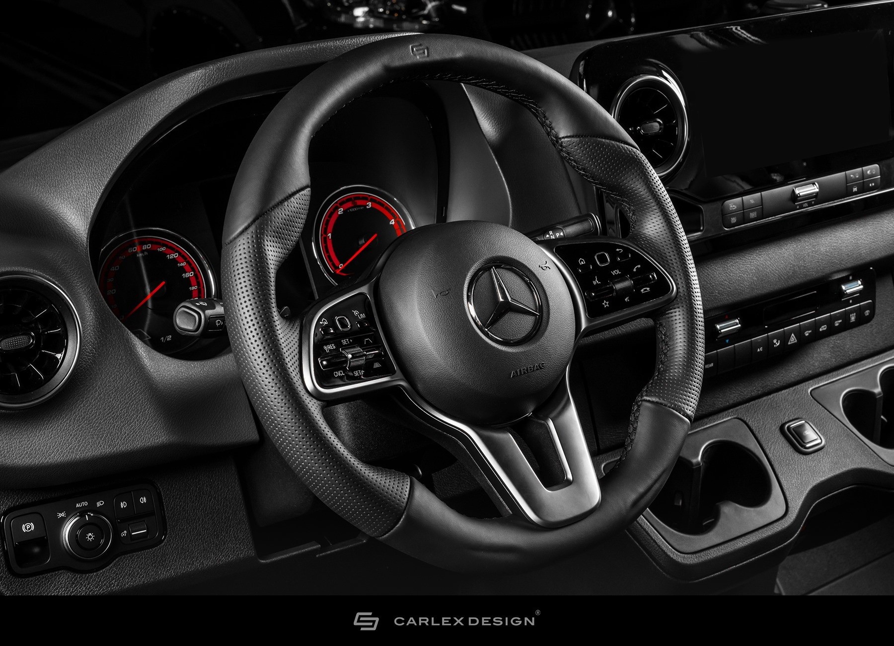 Mercedes-Benz Sprinter thêm nửa tỷ để trở thành bản độ siêu ngầu từ trong ra ngoài - Ảnh 3.