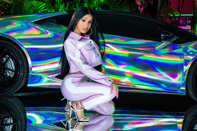 The fiery 9X female rapper has nothing but money: Once so poor that she had to work as a stripper, now her Hermes bags are full of houses, she bought a series of supercars just to take pictures because she doesn't know how to drive - Photo 6.