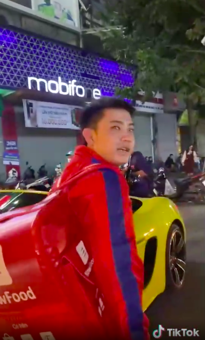 Anh shipper đi giao đồ ăn bằng Lamborghini khiến dân tình sốc nặng, nghe mức giá của con siêu xe còn muốn té xỉu hơn! - Ảnh 8.