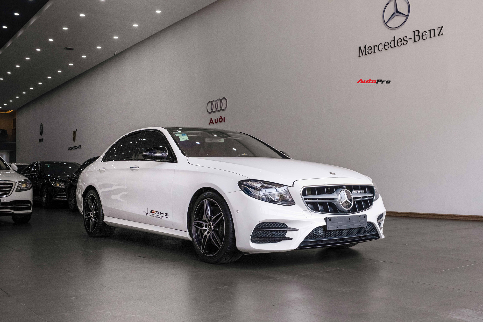 Chủ nhân Mercedes-Benz E 300 AMG rao bán xe giá 2,6 tỷ, tiết lộ vừa mất 200 triệu để lột xác nội/ngoại thất - Ảnh 8.