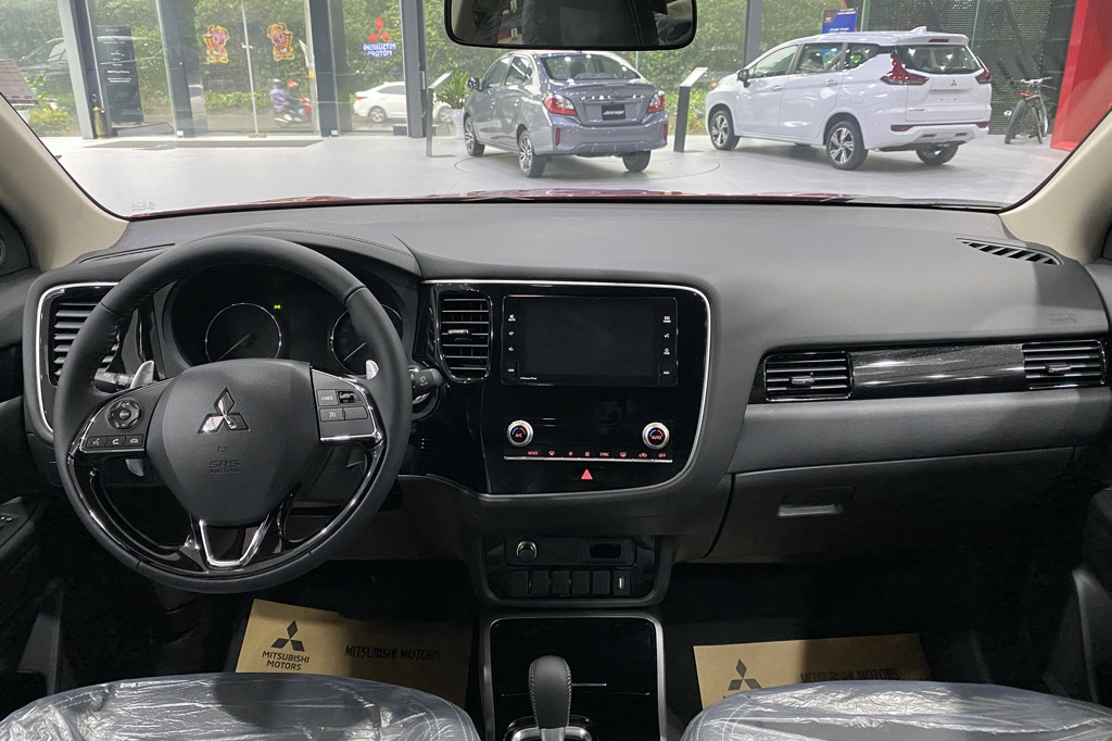 Mitsubishi Outlander giảm giá trăm triệu tại đại lý: Bản tiêu chuẩn từ 750 triệu đồng, rẻ nhất phân khúc, làm khó Honda CR-V - Ảnh 4.