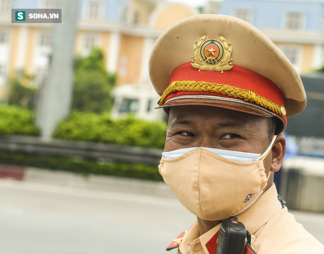 Kiểm soát 100% người và phương tiện vào Hà Nội, xe ùn tắc gần 3km tại trạm thu phí Pháp Vân - Cầu Giẽ - Ảnh 4.