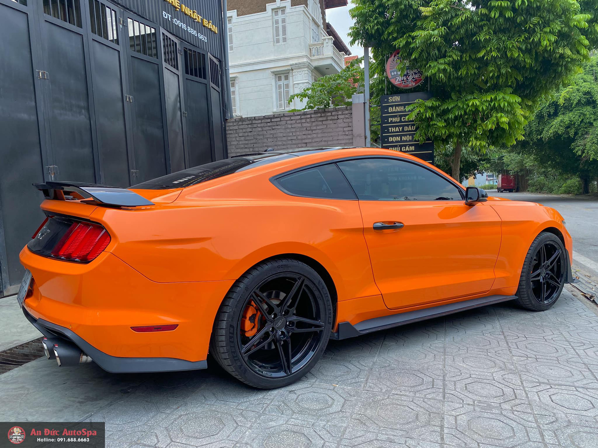 Ngựa hoang Ford Mustang độ bodykit Shelby GT500 khác lạ với bộ mâm ngàn USD - Ảnh 3.