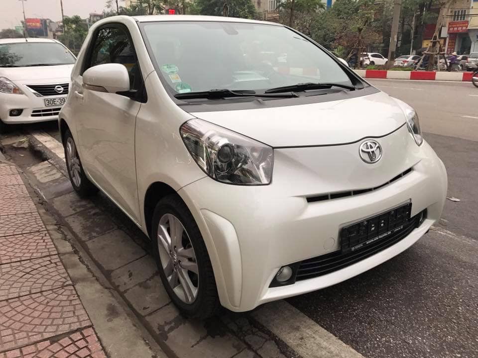 Khoe xe độc nhất Việt Nam, dân chơi bán Toyota IQ 8 năm giá 1,3 tỷ đồng - Ảnh 1.