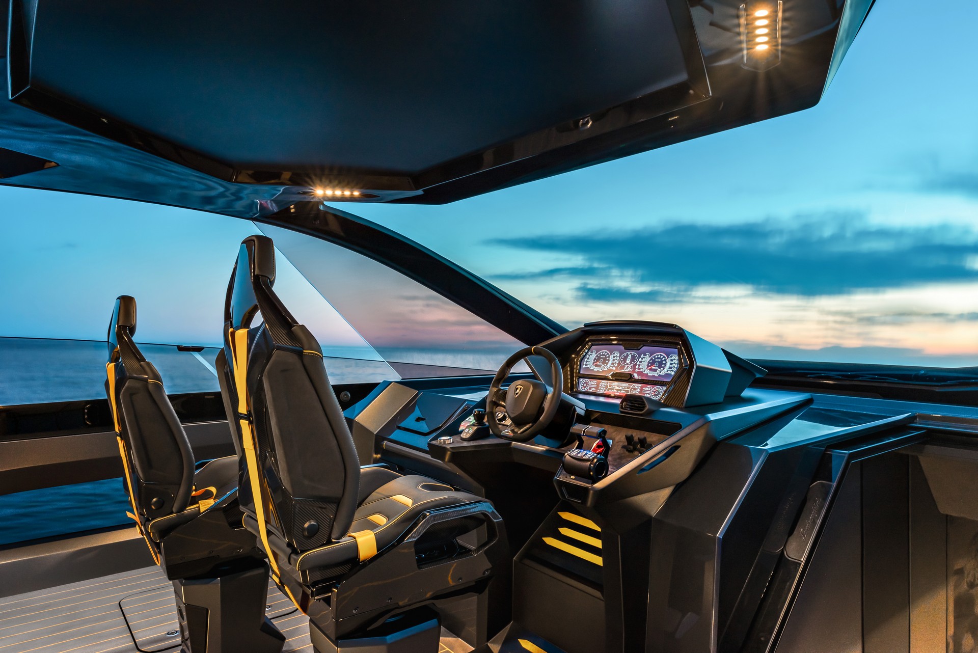 Sau thời gian dài chờ mòn mỏi, Conor McGregor sắp được nhận siêu du thuyền Lamborghini Tecnomar giá hơn 3,5 triệu USD - Ảnh 5.