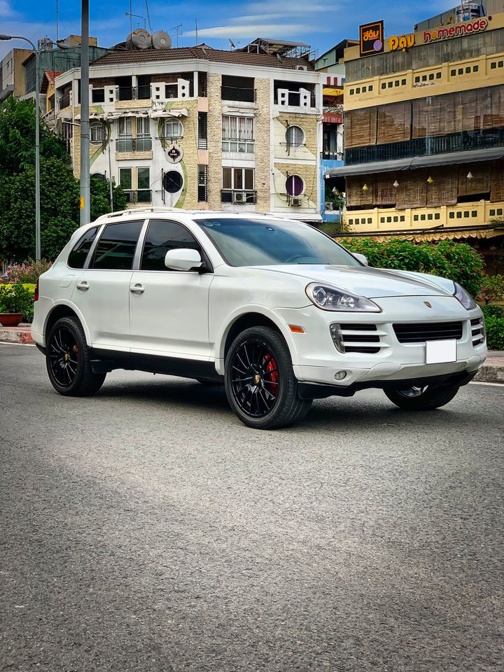 Bán Porsche Cayenne trong mùa dịch, đại gia chia sẻ: Trước rao giá 850 triệu, giờ còn 650 triệu đồng - Ảnh 1.