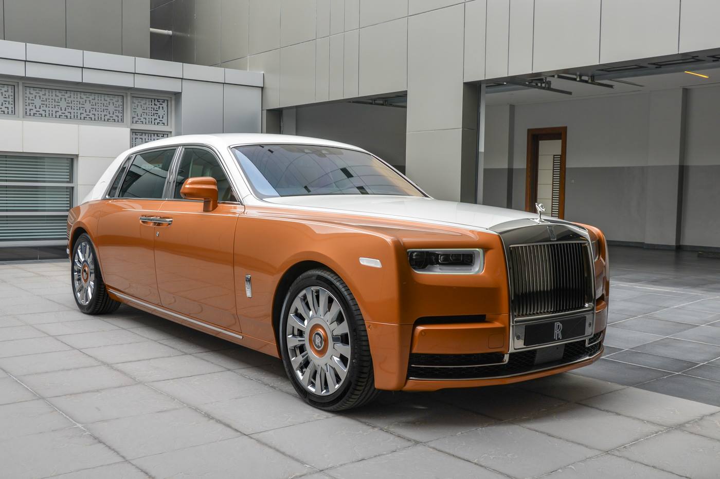 Rộ tin Rolls-Royce Phantom VIII với nội thất 2 ngăn siêu độc về tay đại gia Việt: Xe cho ông chủ thích sự riêng tư - Ảnh 5.