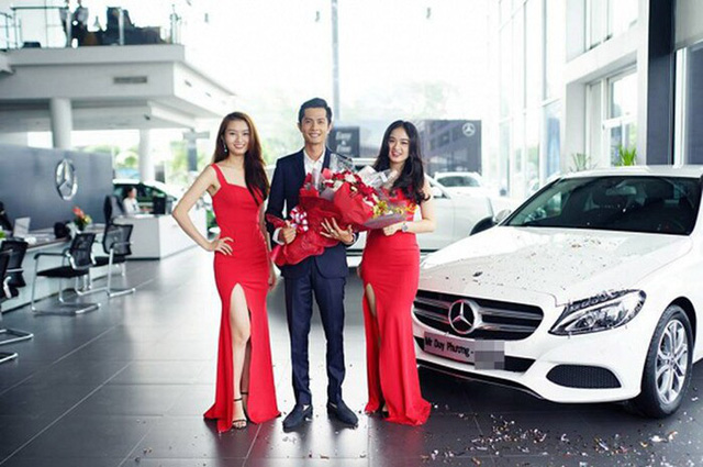 Nhóm hài giàu nhất Việt Nam: Người sắm Mercedes C200 tiền tỷ, vung tay chi trăm triệu kỉ niệm 3 tháng yêu đương, người mua Mercedes E250 sang trọng - Ảnh 2.