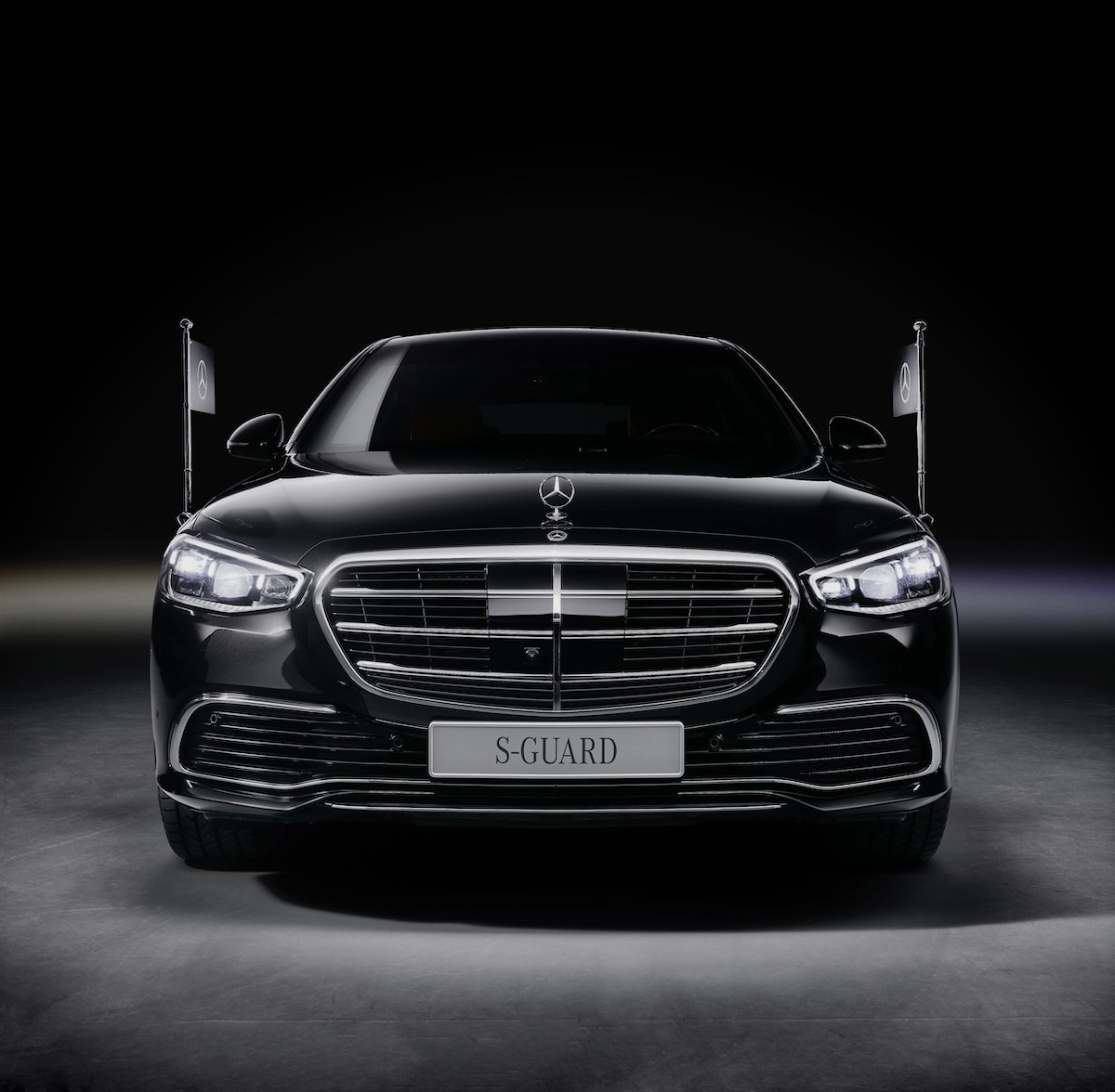 Ra mắt Mercedes S 680 Guard: B&ecirc;n ngo&agrave;i chống đạn, b&ecirc;n trong đẳng cấp Maybach, c&oacute; nhiều n&uacute;t bấm lạ d&ugrave;ng khẩn cấp - Ảnh 6.