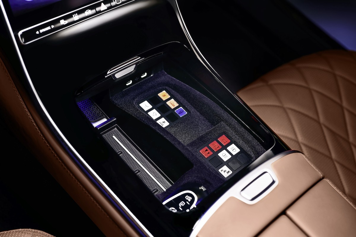 Ra mắt Mercedes S 680 Guard: B&ecirc;n ngo&agrave;i chống đạn, b&ecirc;n trong đẳng cấp Maybach, c&oacute; nhiều n&uacute;t bấm lạ d&ugrave;ng khẩn cấp - Ảnh 4.