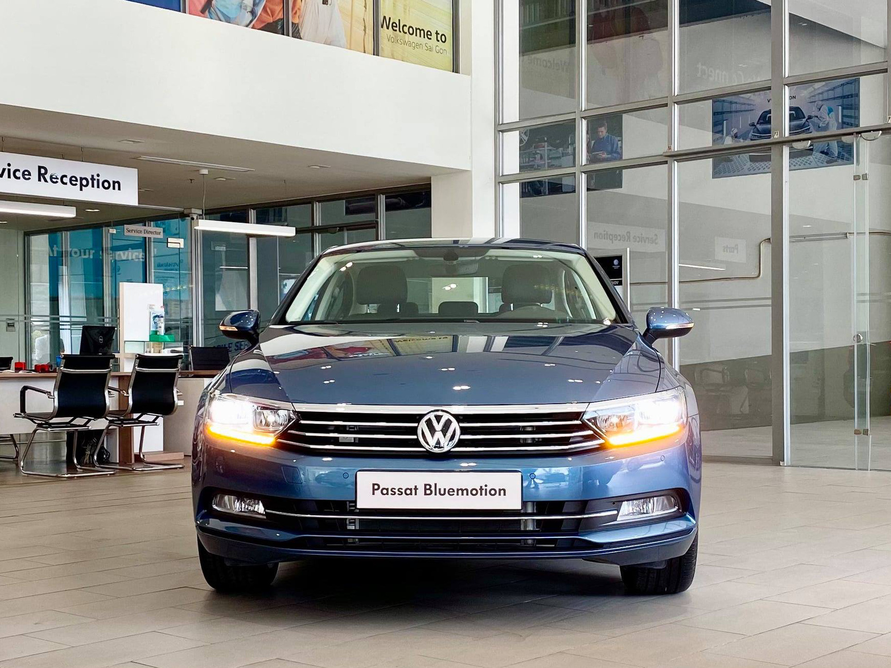 Volkswagen khuyến mại tất tay: Passat giảm 200 triệu còn ngang Camry, Tiguan Allspace dọn kho giảm 100 triệu cạnh tranh GLC - Ảnh 1.