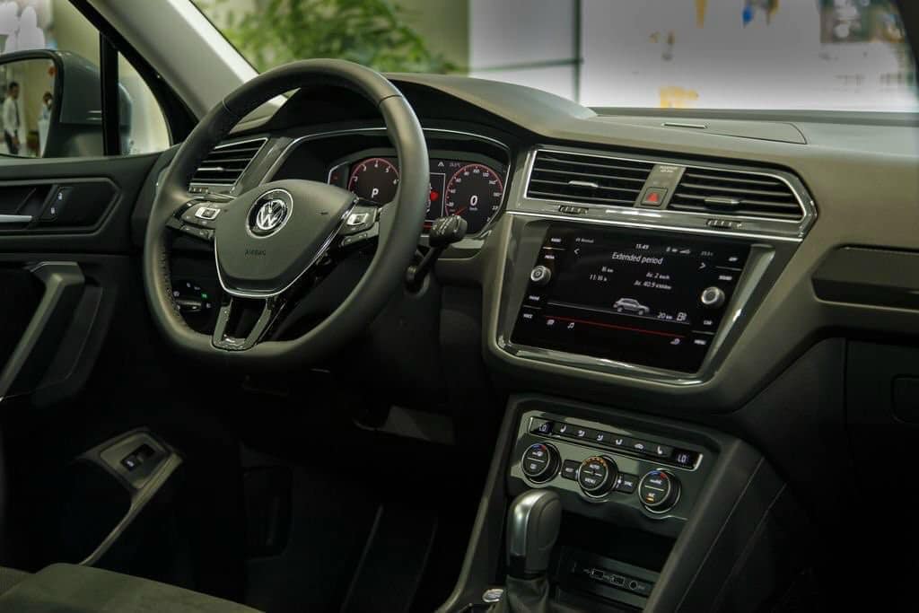 Volkswagen khuyến mại tất tay: Passat giảm 200 triệu còn ngang Camry, Tiguan Allspace dọn kho giảm 100 triệu cạnh tranh GLC - Ảnh 6.