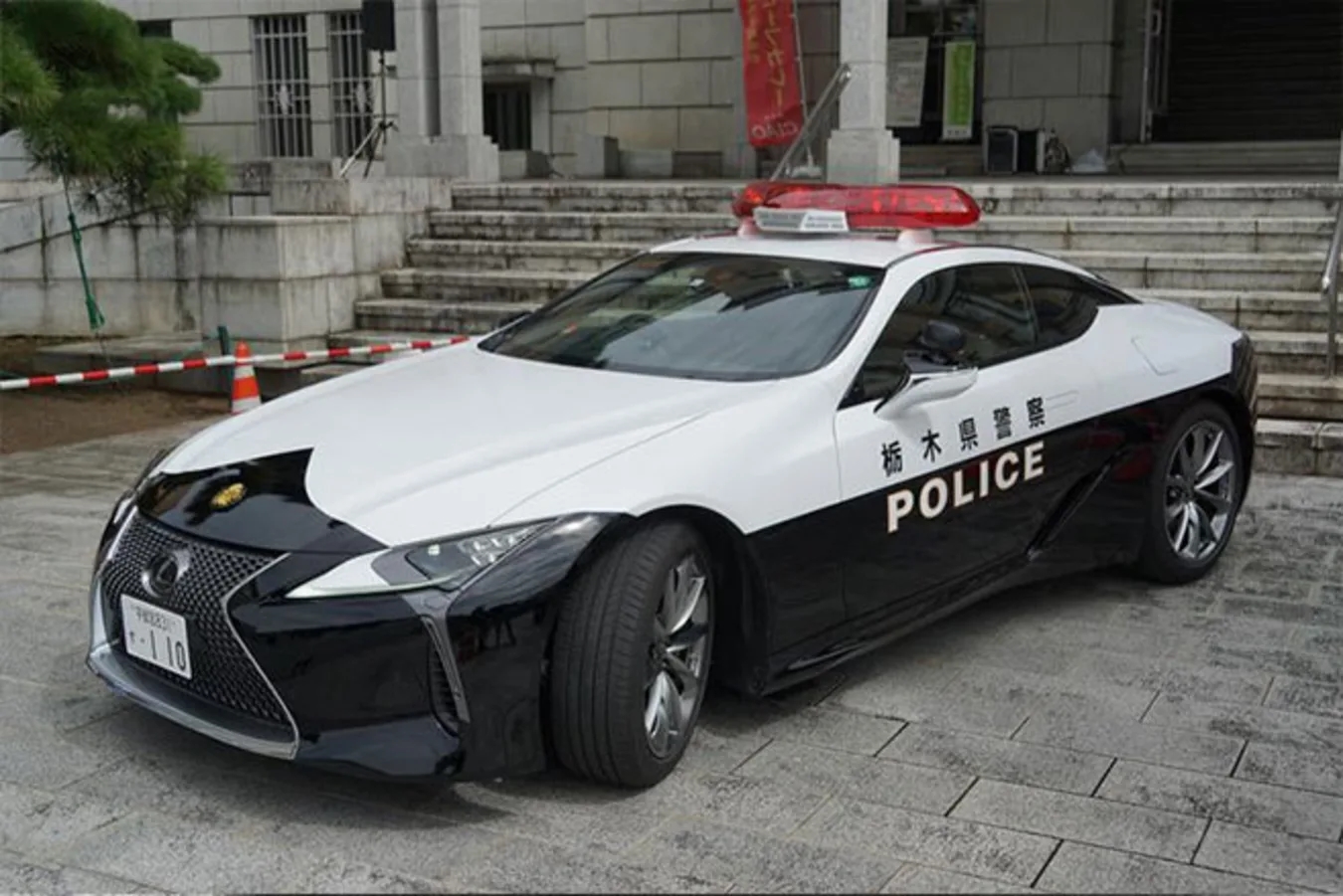 Cảnh sát thế giới dùng xe gì: Ưu tiên xe nội, không thì phải đỉnh cao, đắt khét như siêu xe - Ảnh 12.
