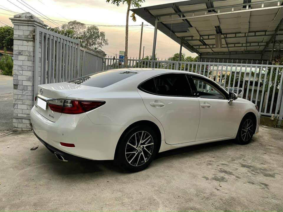 Lexus ES 350 bán lại rẻ ngang Toyota Corolla Altis chỉ sau 45.000km, CĐM vào hỏi: Có đề nhầm giá không? - Ảnh 3.