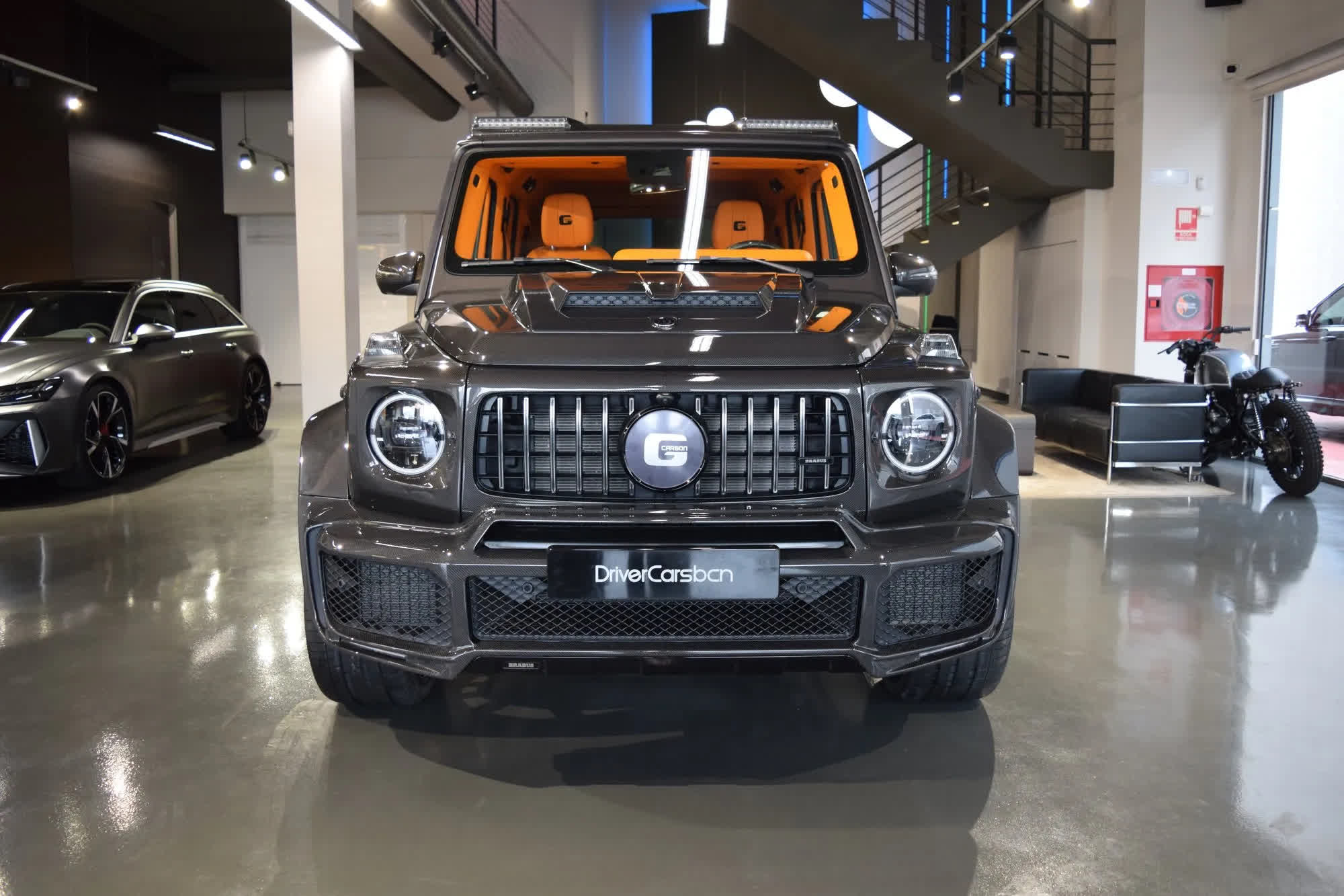 Brabus 800 Carbon - Bản độ G 63 khủng và độc nhất thế giới chào hàng đại gia Việt: Giá gấp đôi Lamborghini Urus, ngoại thất full carbon, nội thất hàng thửa - Ảnh 1.