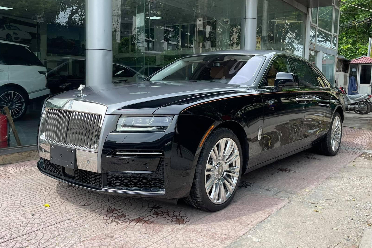 Khui công Rolls-Royce Ghost 2021 thứ 2 Việt Nam: Nhiều chi tiết hàng độc thể hiện độ chịu chơi của đại gia sở hữu - Ảnh 3.