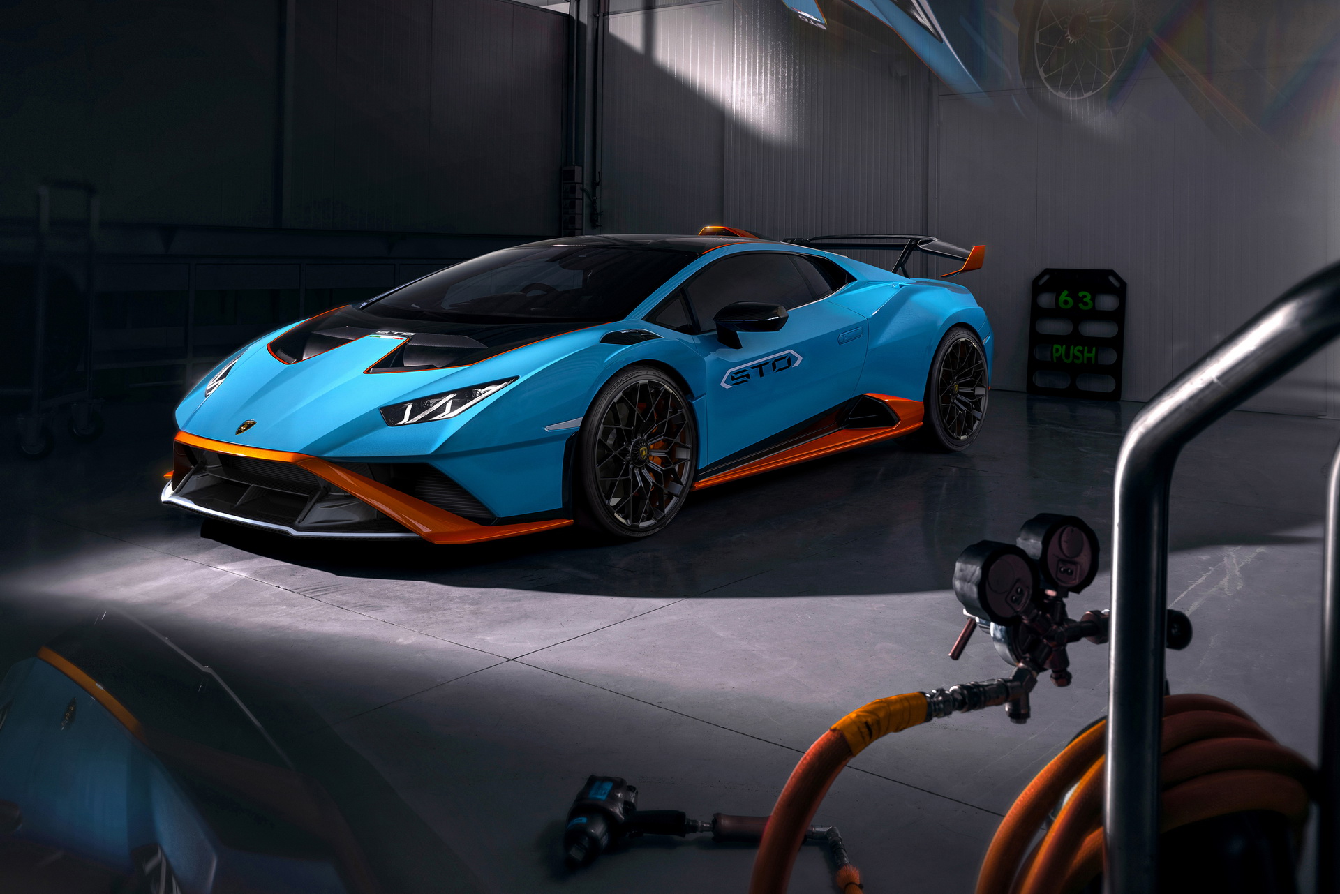 Lamborghini Huracan STO chào hàng đại gia Việt: Giá 23 tỷ đồng, nhiều chi  tiết giống siêu xe đường đua