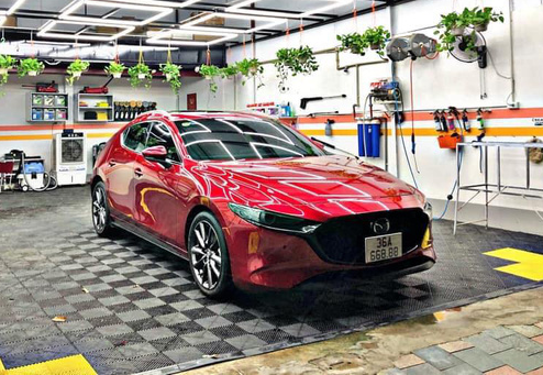Mazda3 bốc trúng số VIP 668.88 tại xứ Thanh, dân tình rủ nhau khoe biển đẹp chung vui thay vì gạ bán chênh hàng trăm triệu - Ảnh 1.