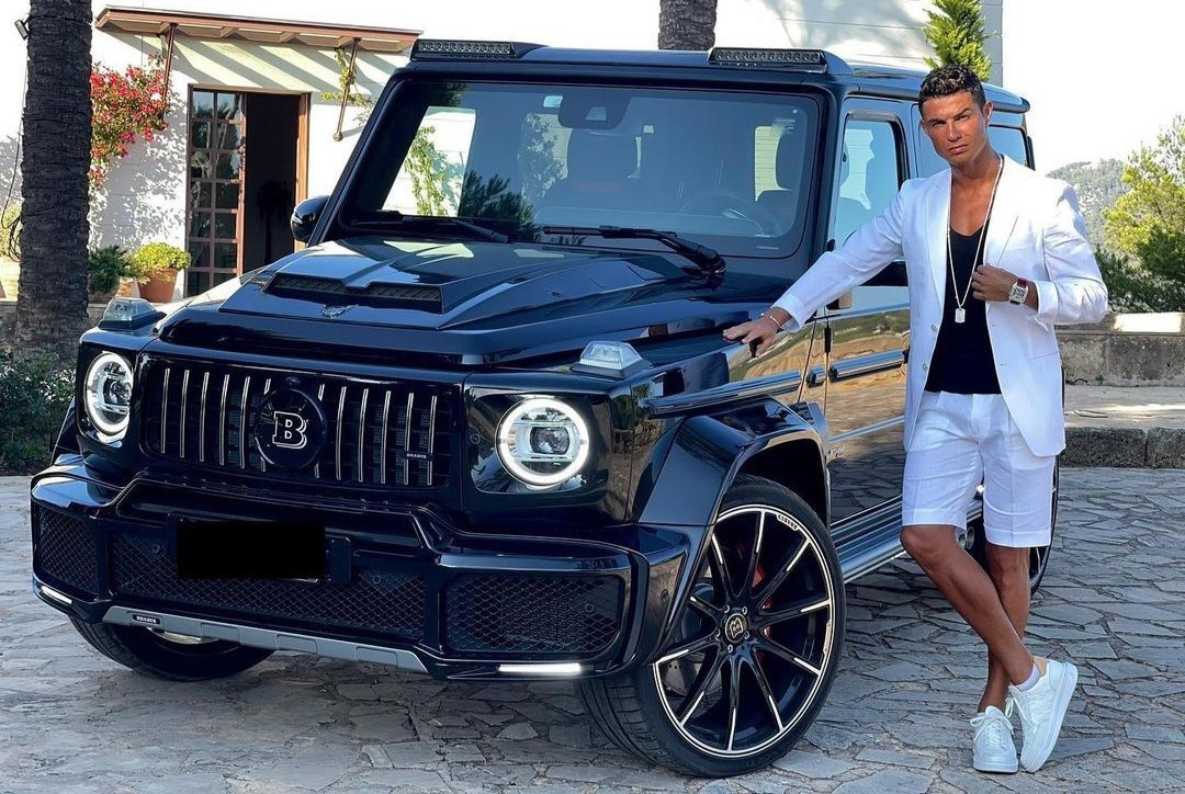 Ronaldo khoe Mercedes G-Class được bạn gái tặng sinh nhật: Chỉ có 10 chiếc trên toàn thế giới, giá đắt gấp 5 lần G 63