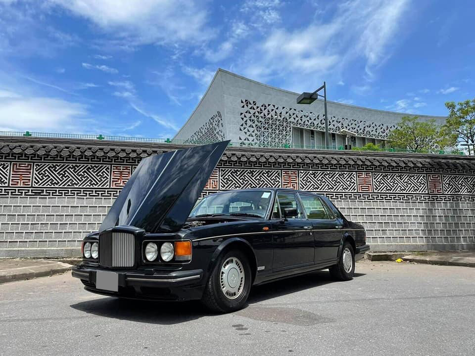 Chiếc Bentley Turbo RL 1992 độc nhất Việt Nam có giá ngang Mercedes-Benz S-Class đời mới: Gần 30 năm, đi 32.000km nhưng tình trạng vẫn còn nguyên bản - Ảnh 1.