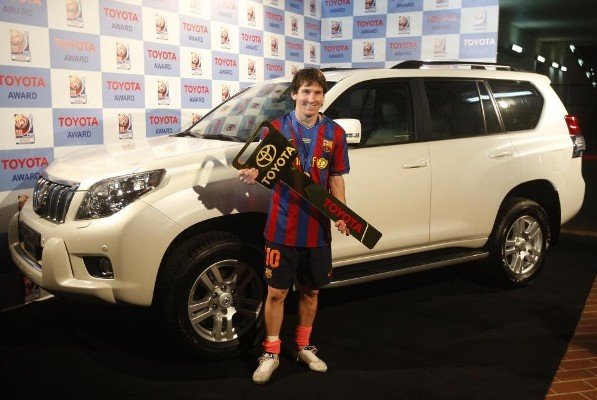 17 năm khoác áo Barca, Messi tậu cả tá siêu xe nhưng cũng sở hữu cả Toyota Land Cruiser và Lexus LX 570 mà nhiều đại gia Việt mê mẩn - Ảnh 12.