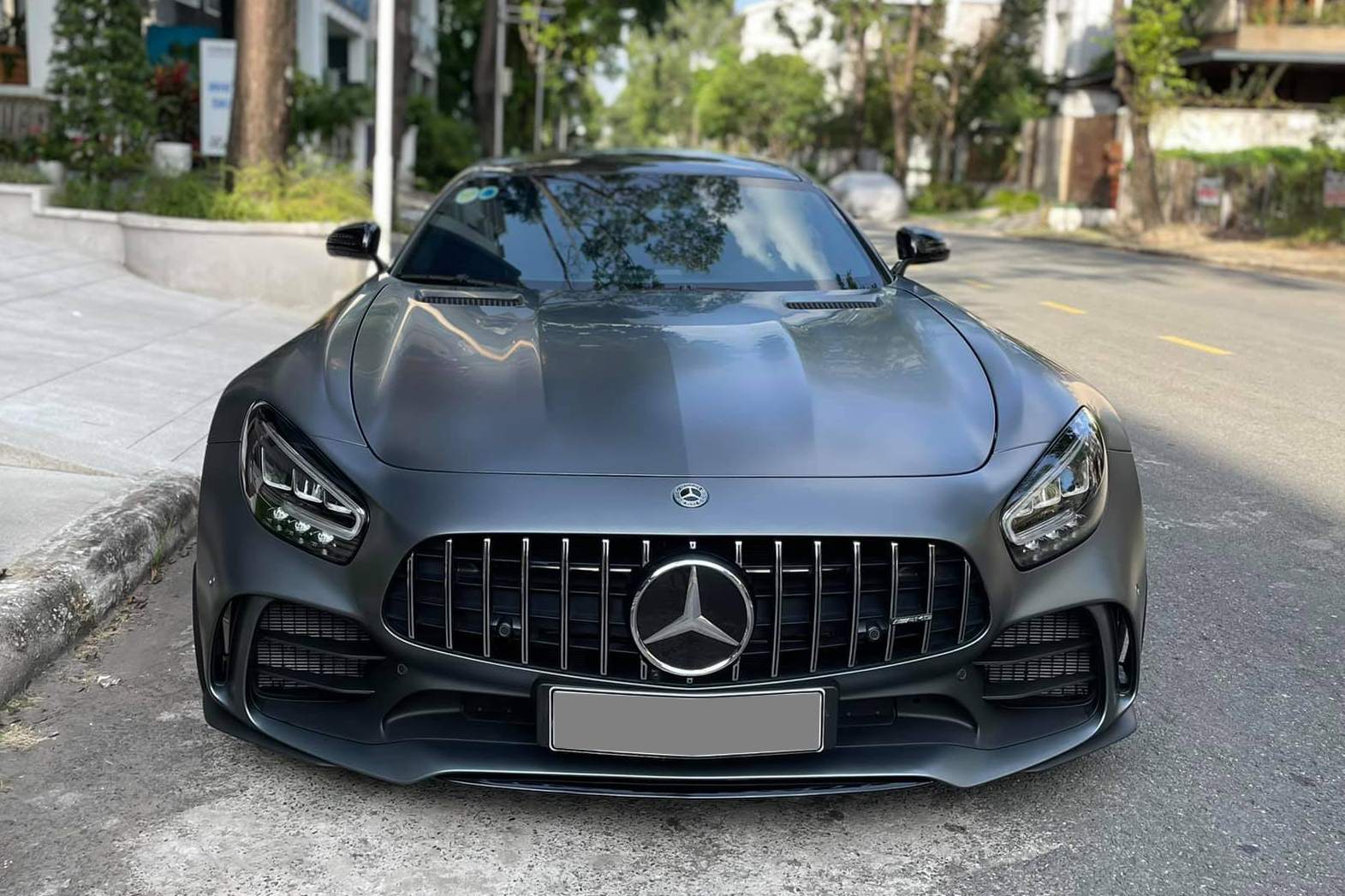 Rảnh rỗi mùa dịch, doanh nhân Nguyễn Quốc Cường mang siêu xe Ferrari F8 Tributo và Mercedes-AMG GT R cả chục tỷ ra tắm nắng - Ảnh 5.