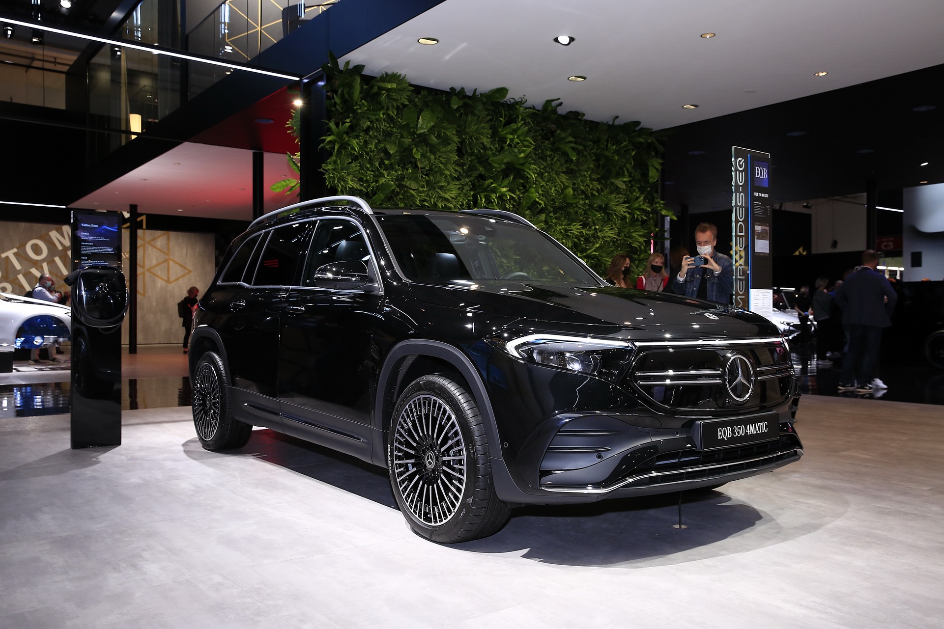 Mercedes-Benz EQB, EQE sắp bán chính hãng tại Việt Nam - SUV và sedan tiền tỷ ngập công nghệ cho dân chơi kiểu mới - Ảnh 4.